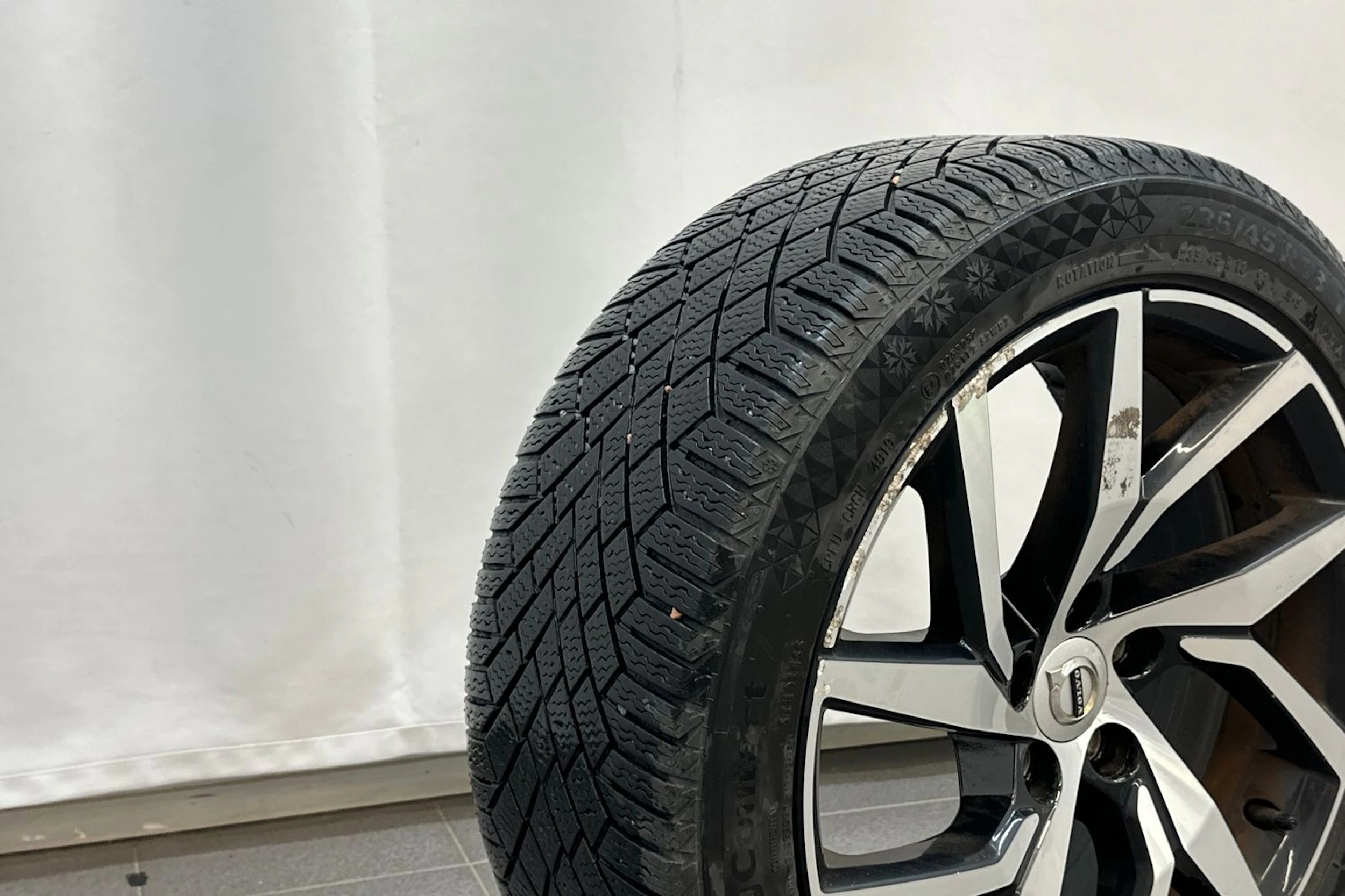 valkoinen Volvo S60 2020 kuva 32.