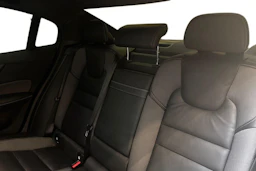 valkoinen Volvo S60 2020 kuva 11.
