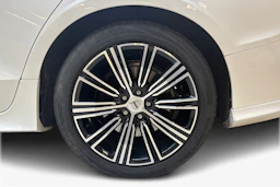 valkoinen Volvo S60 2020 kuva 12.