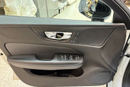 valkoinen Volvo S60 2020 kuva 19.