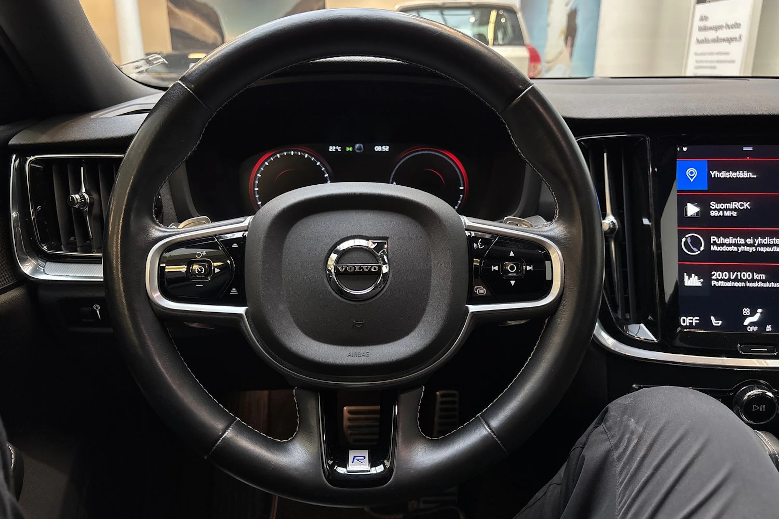 valkoinen Volvo S60 2020 kuva 22.