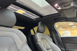 valkoinen Volvo S60 2020 kuva 28.
