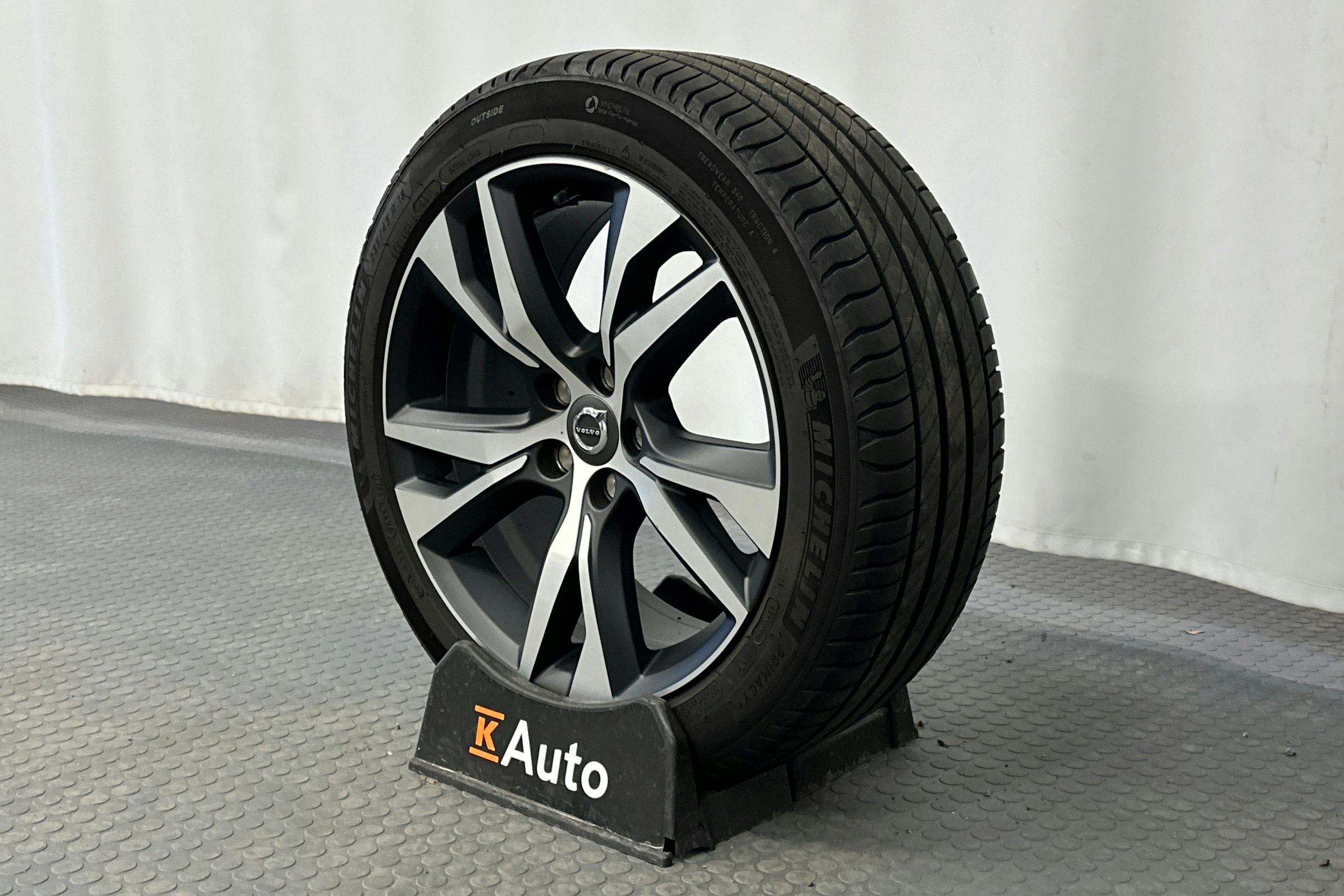 harmaa Volvo S60 2020 kuva 13.