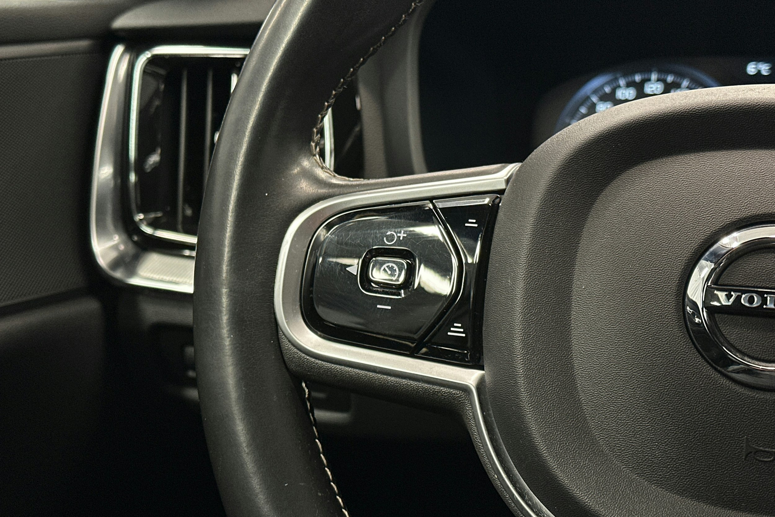 harmaa Volvo S60 2020 kuva 21.