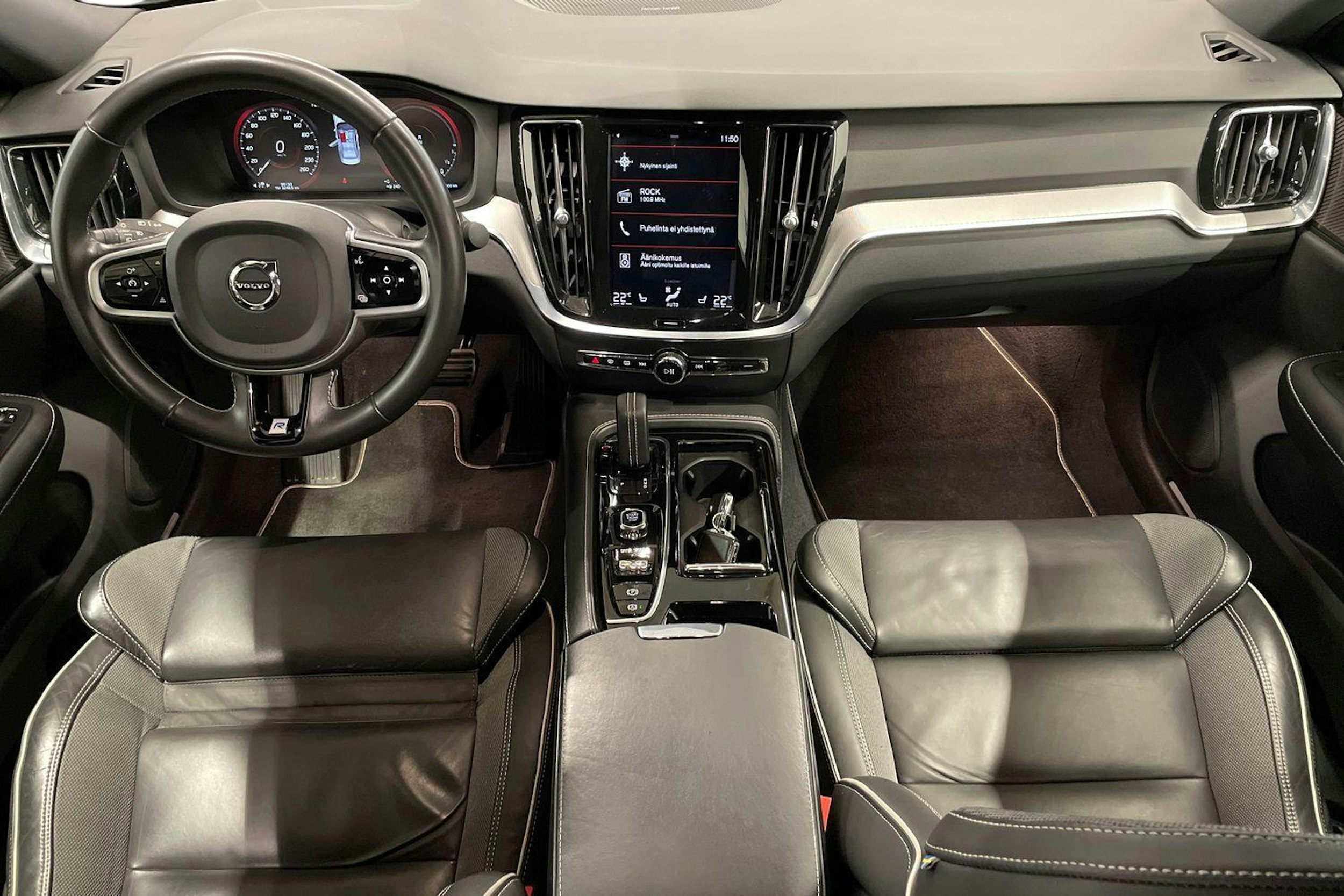 Harmaa Volvo S60 2020 kuva 7.