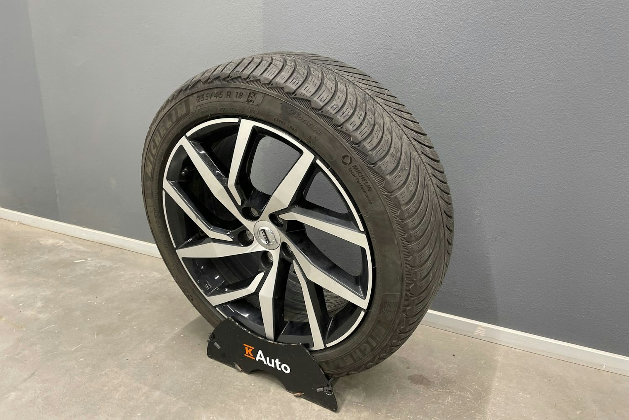 Harmaa Volvo S60 2020 kuva 11.