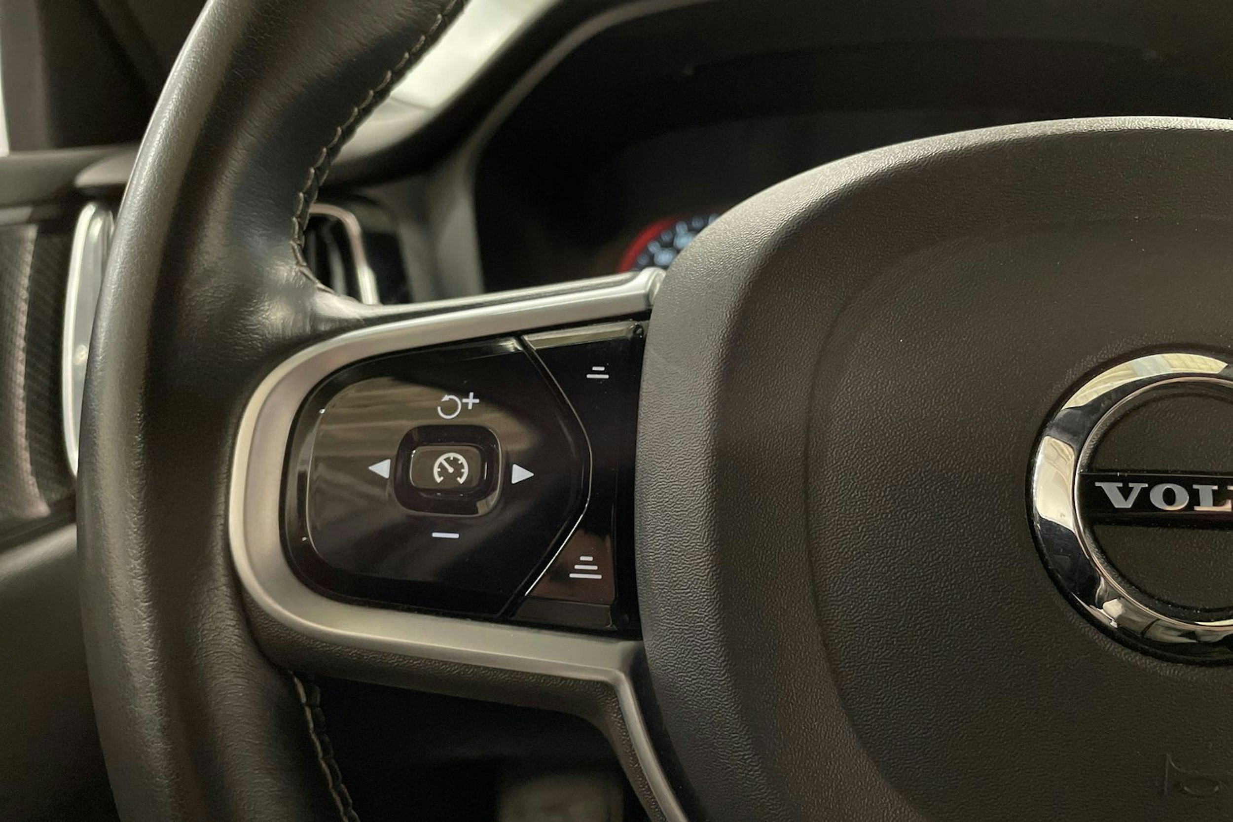 Harmaa Volvo S60 2020 kuva 22.