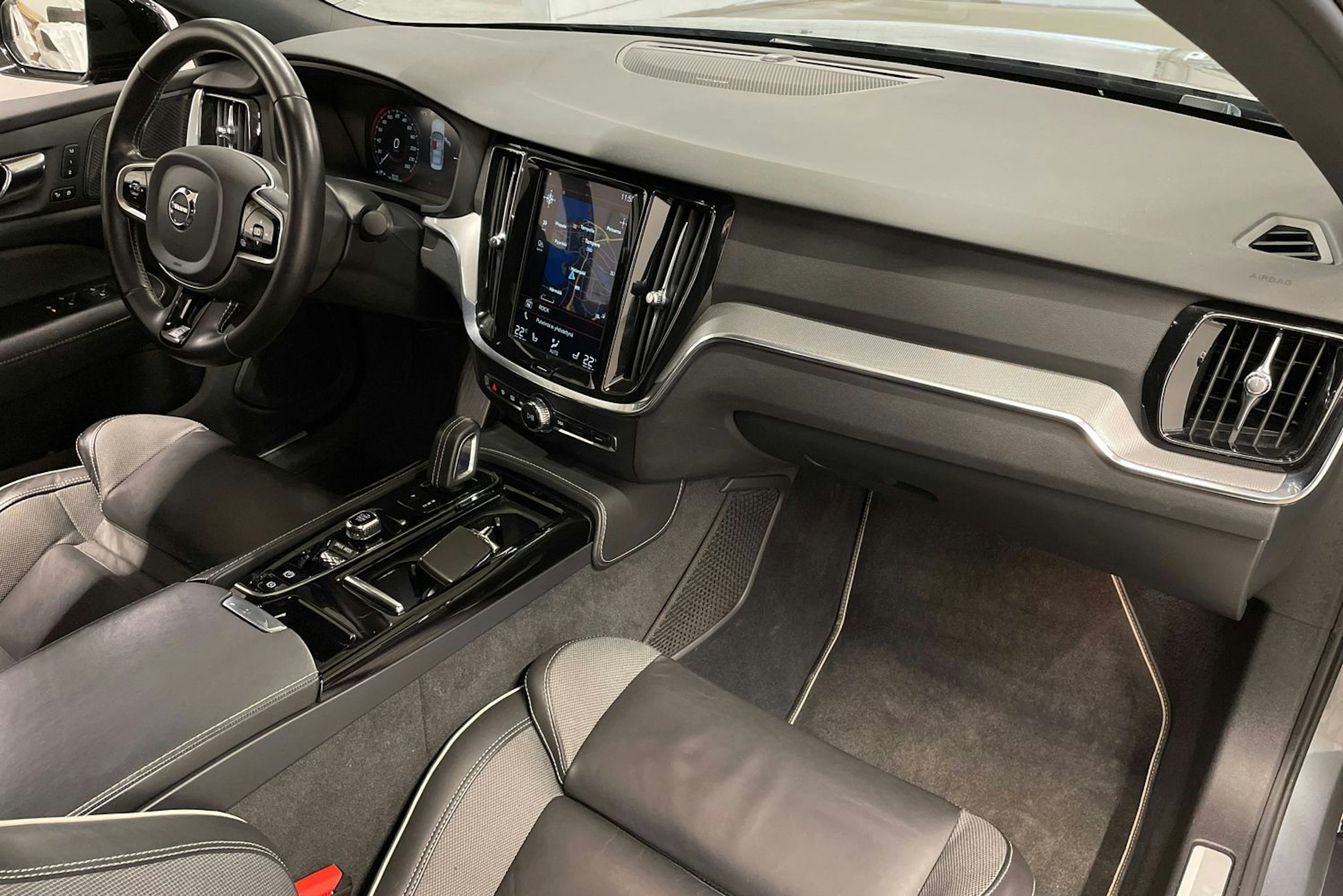 Harmaa Volvo S60 2020 kuva 27.