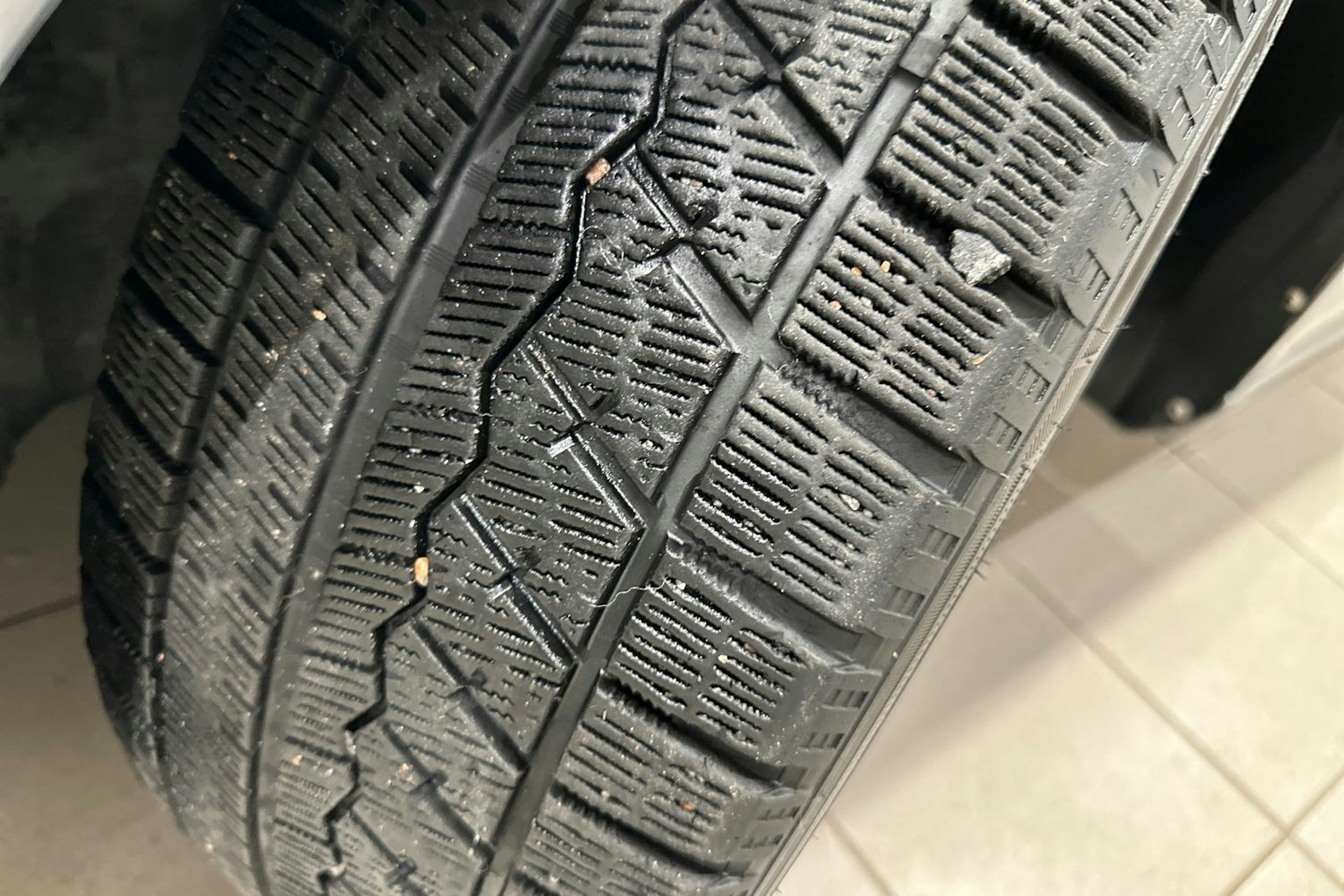 harmaa Volvo S60 2020 kuva 13.