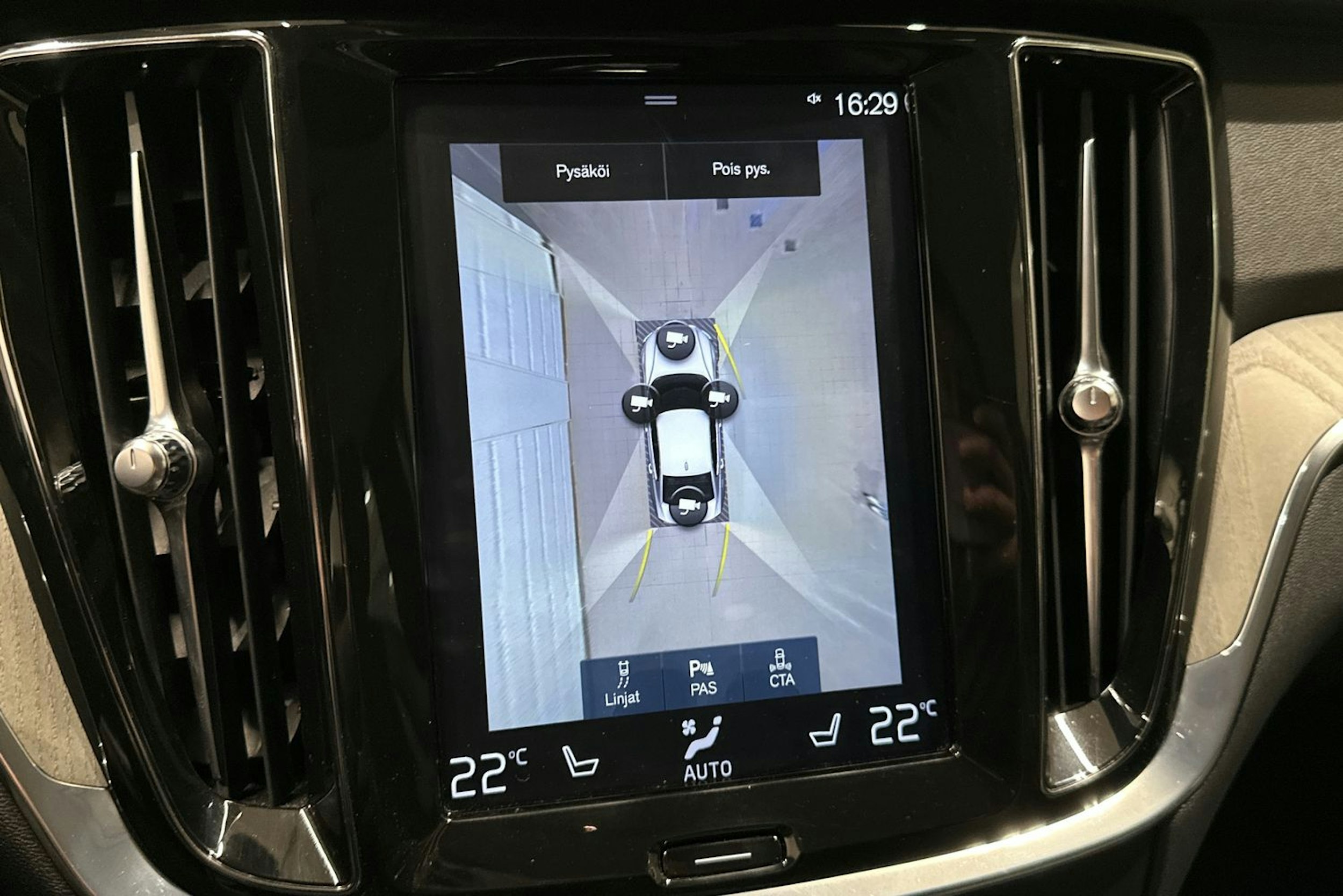 harmaa Volvo S60 2020 kuva 15.