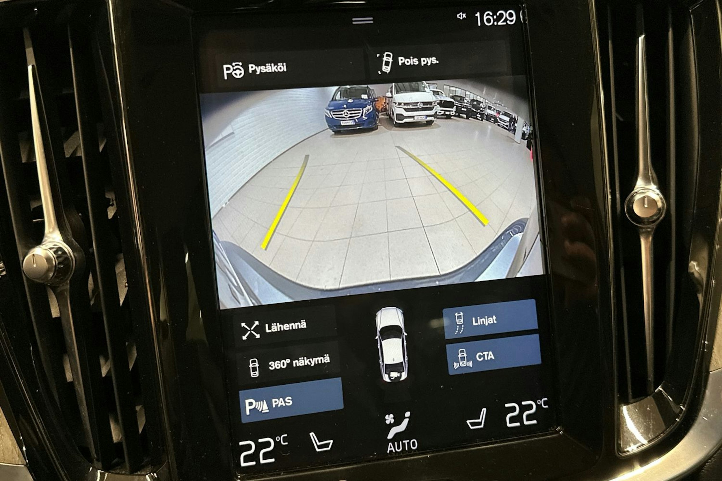 harmaa Volvo S60 2020 kuva 16.