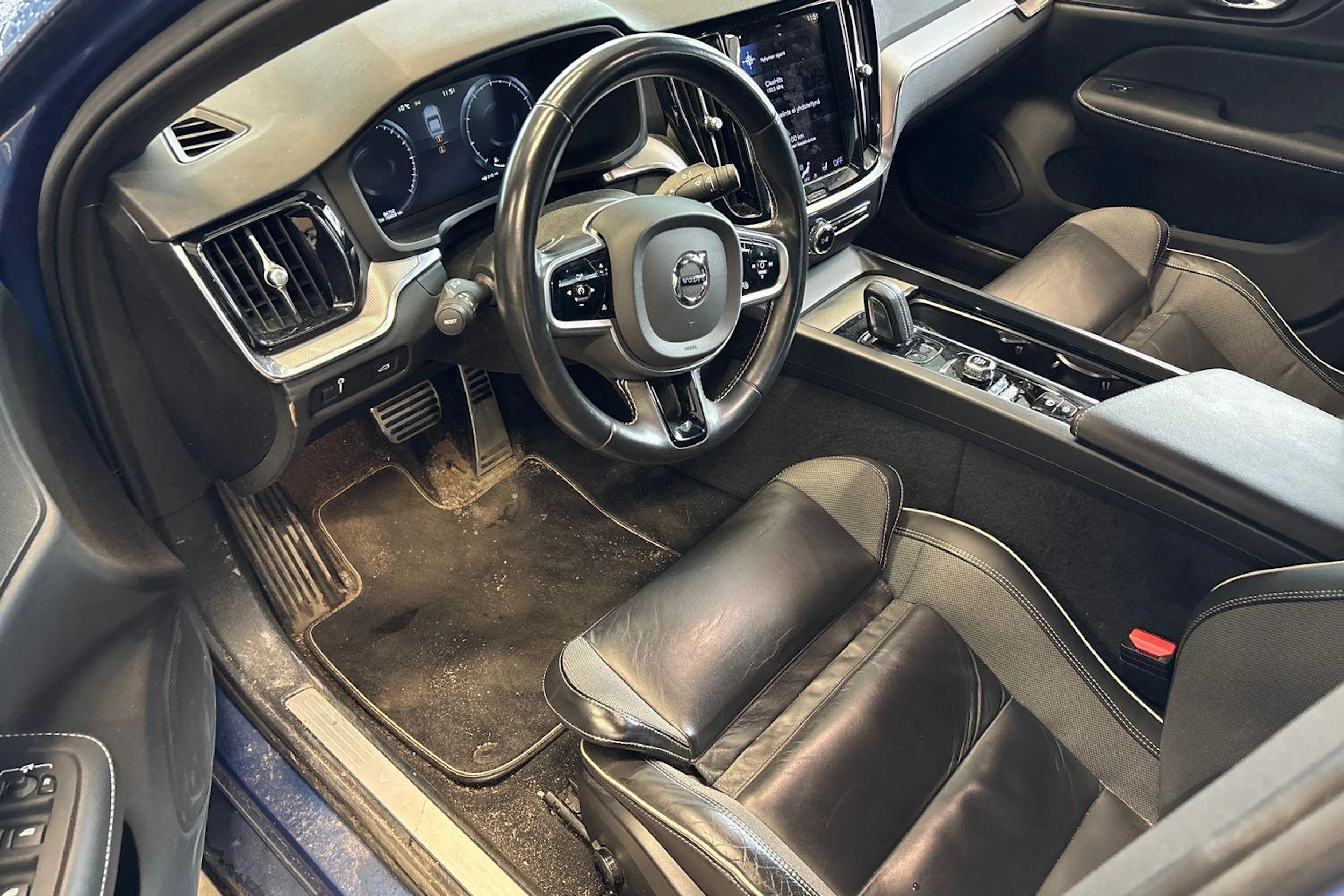 sininen Volvo S60 2021 kuva 3.