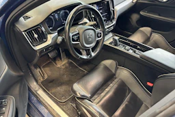 sininen Volvo S60 2021 kuva 3.