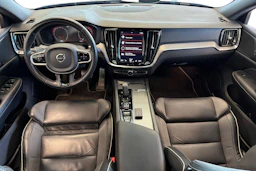 sininen Volvo S60 2021 kuva 9.