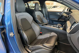 sininen Volvo S60 2021 kuva 23.