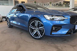 sininen Volvo S60 2021 kuva 26.
