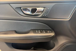 sininen Volvo S60 2021 kuva 27.
