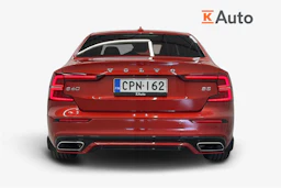 punainen Volvo S60 2021 kuva 4.