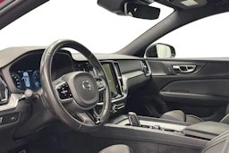 punainen Volvo S60 2021 kuva 8.