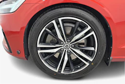 punainen Volvo S60 2021 kuva 12.
