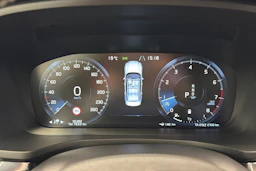 punainen Volvo S60 2021 kuva 18.