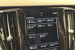 punainen Volvo S60 2021 kuva 22.