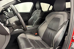 punainen Volvo S60 2021 kuva 29.
