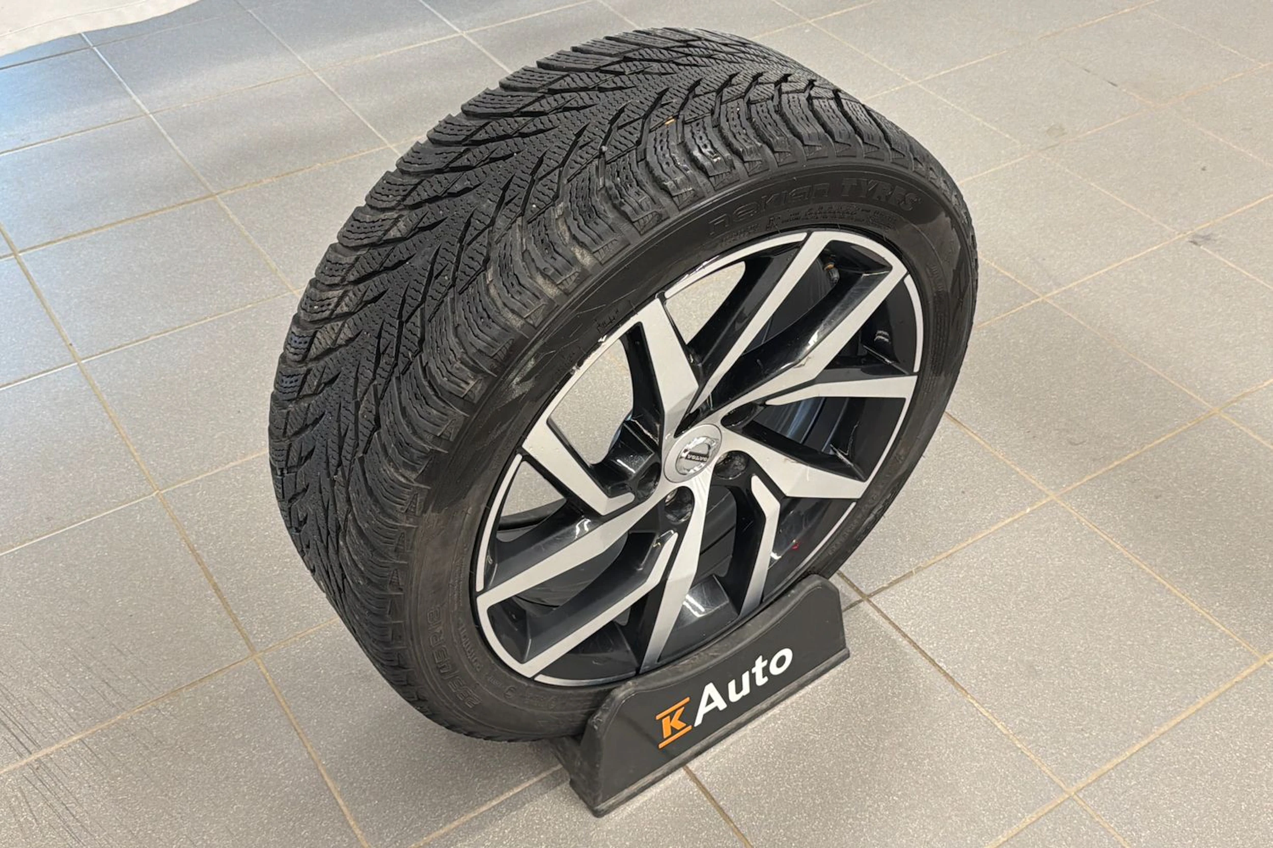 punainen Volvo S60 2021 kuva 33.