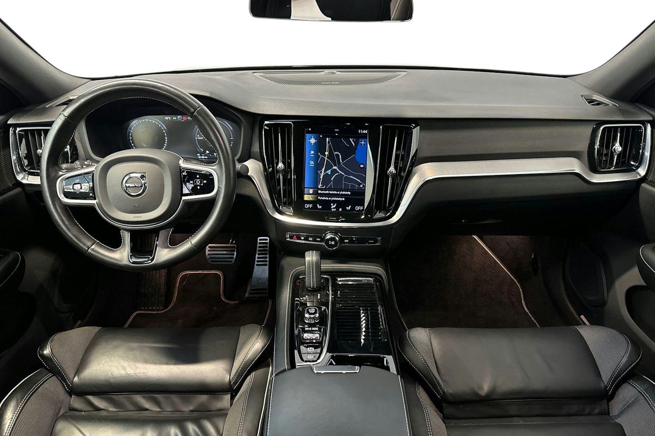 musta Volvo S60 2021 kuva 9.