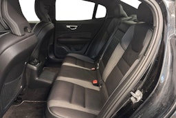 musta Volvo S60 2021 kuva 10.