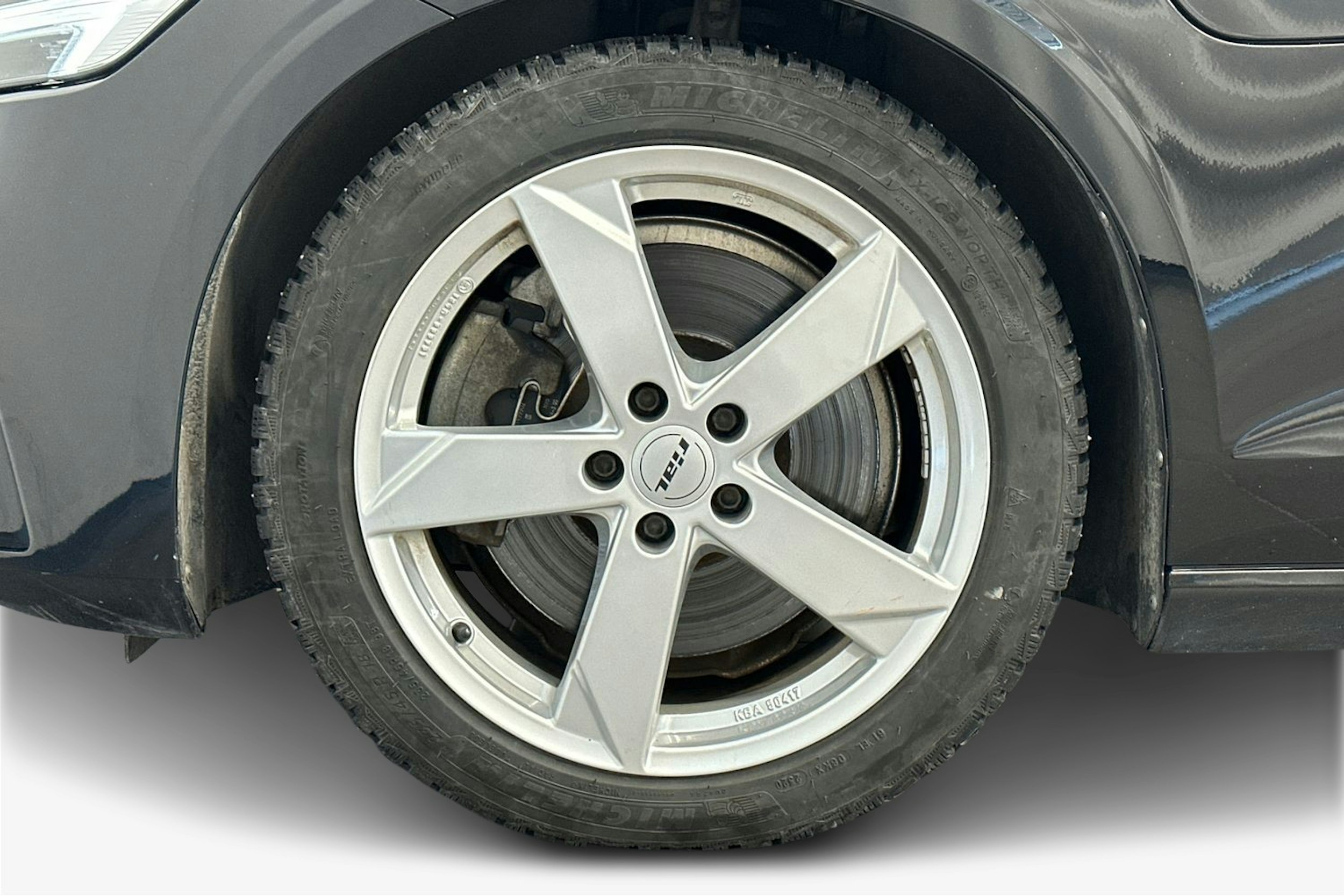 musta Volvo S60 2021 kuva 11.