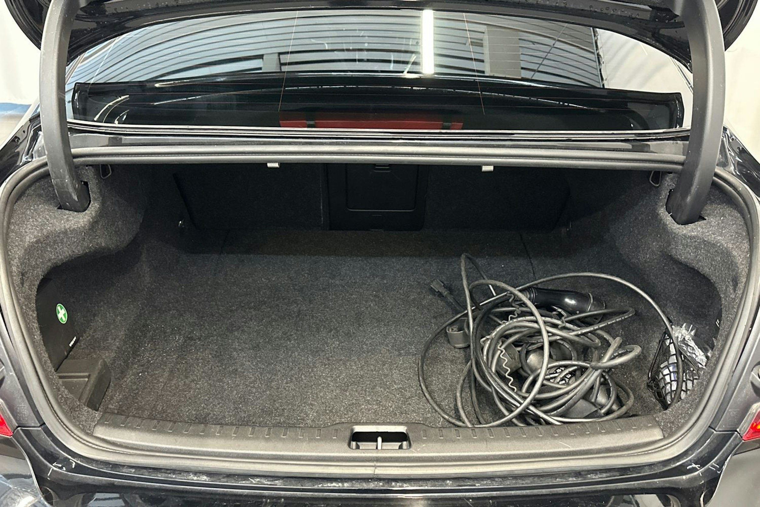 musta Volvo S60 2021 kuva 17.