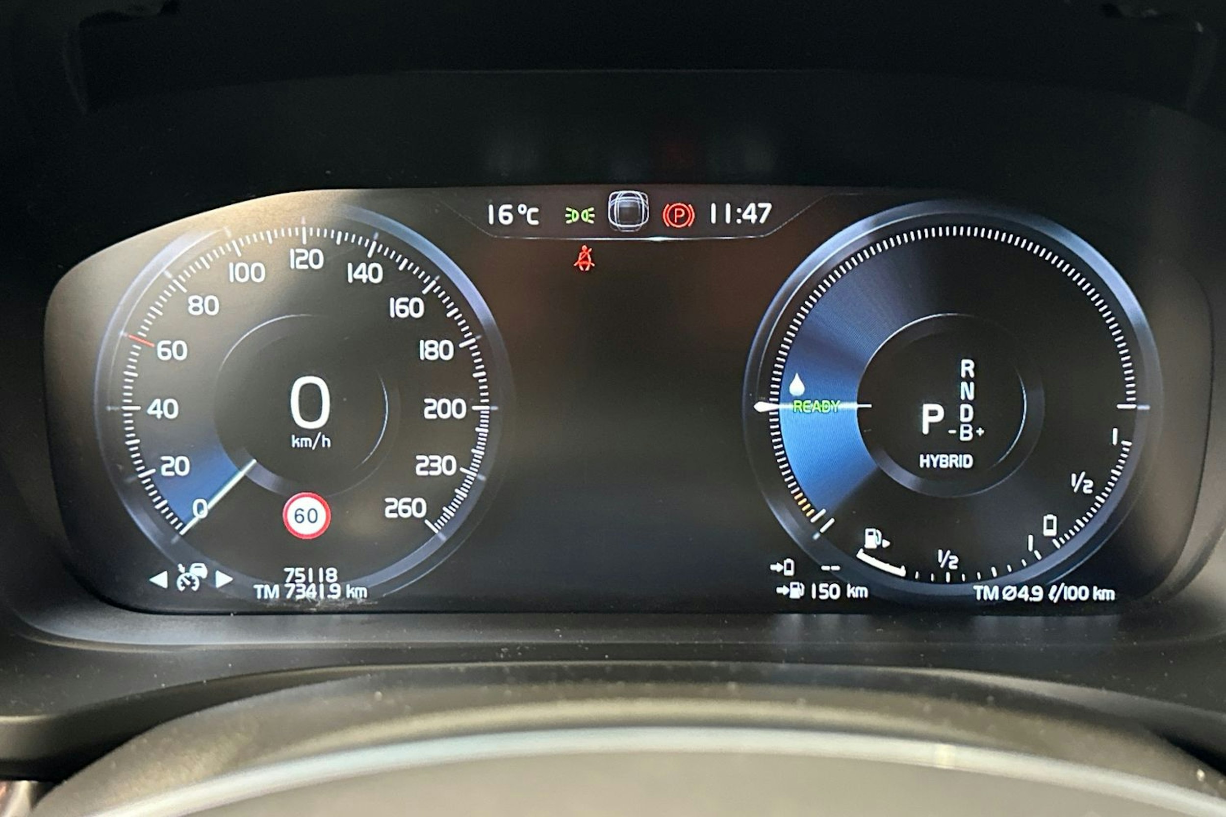 musta Volvo S60 2021 kuva 18.