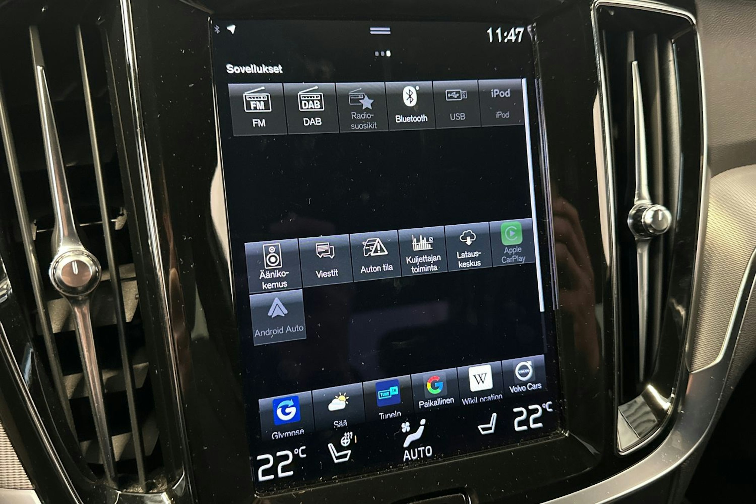 musta Volvo S60 2021 kuva 20.