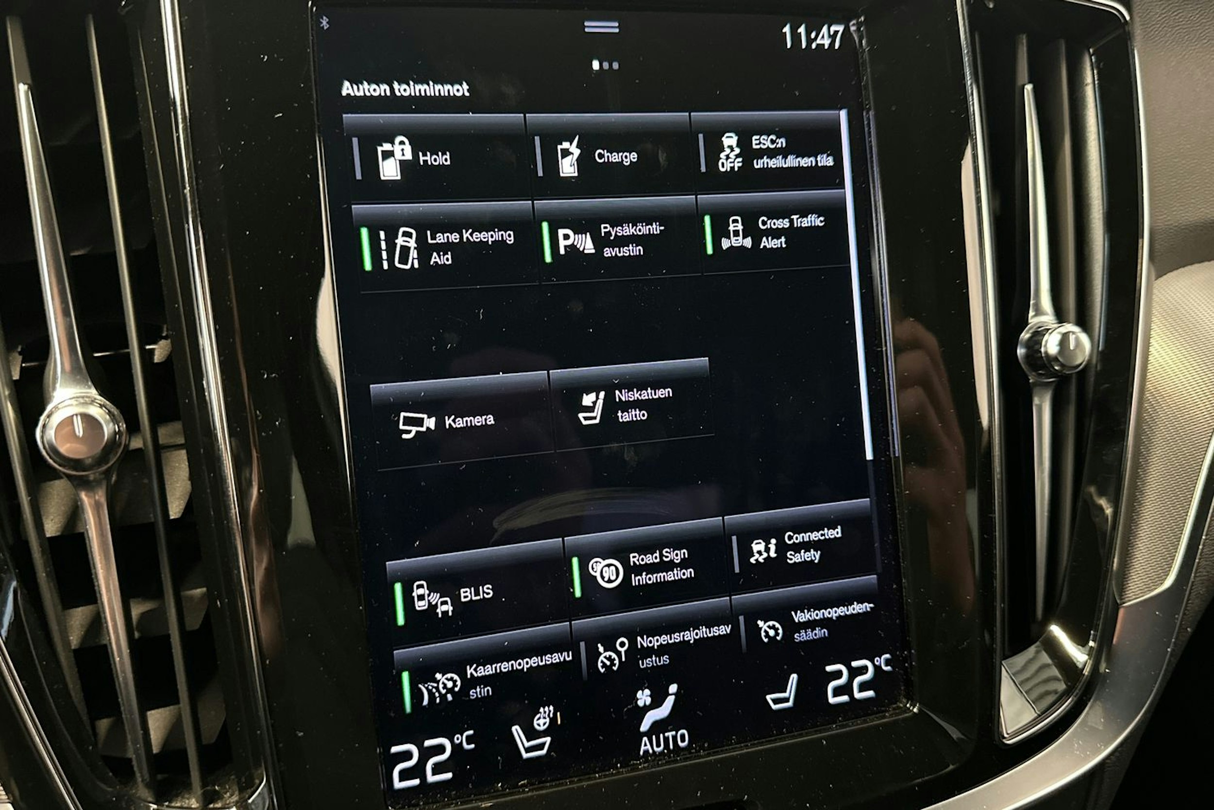 musta Volvo S60 2021 kuva 21.