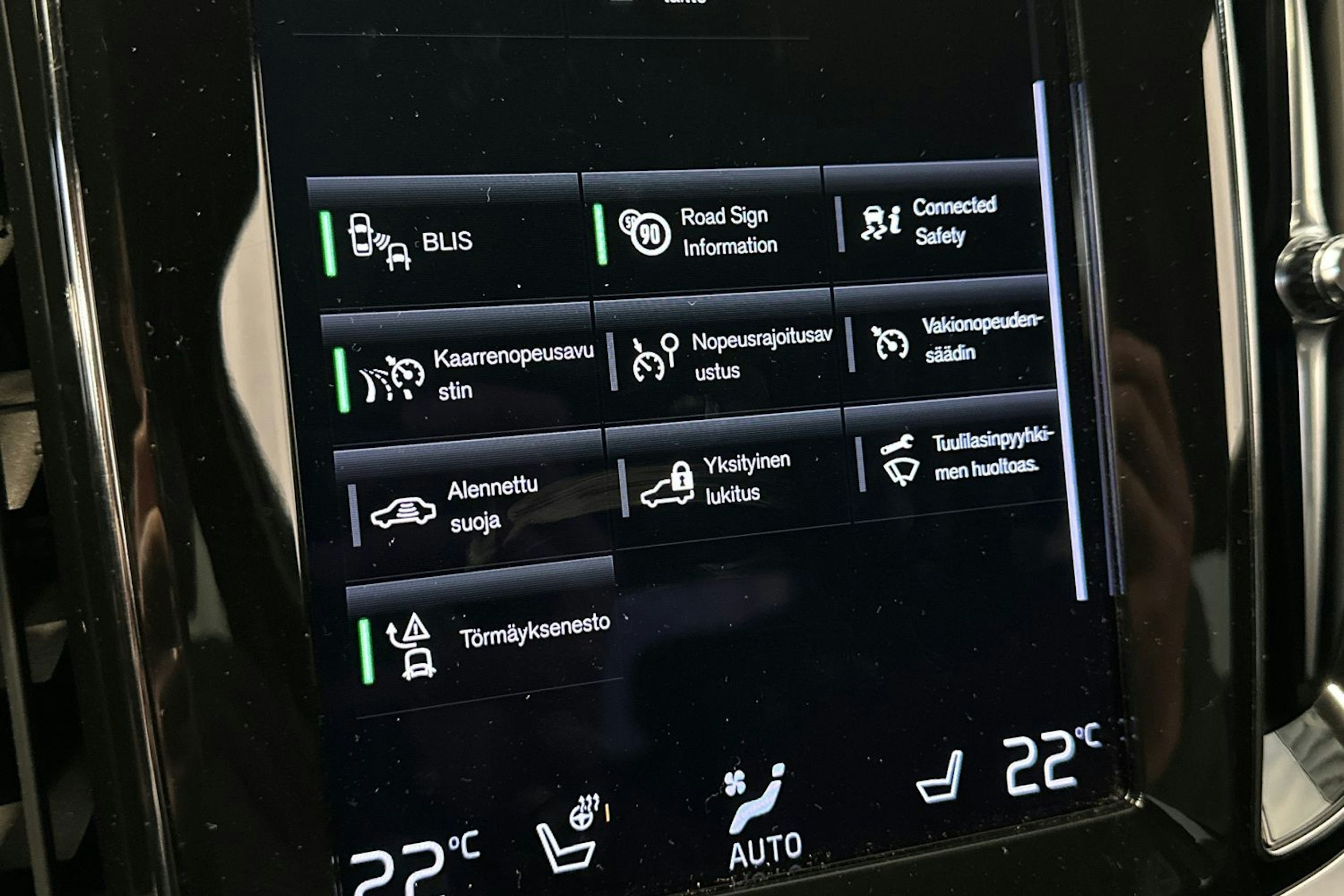 musta Volvo S60 2021 kuva 22.