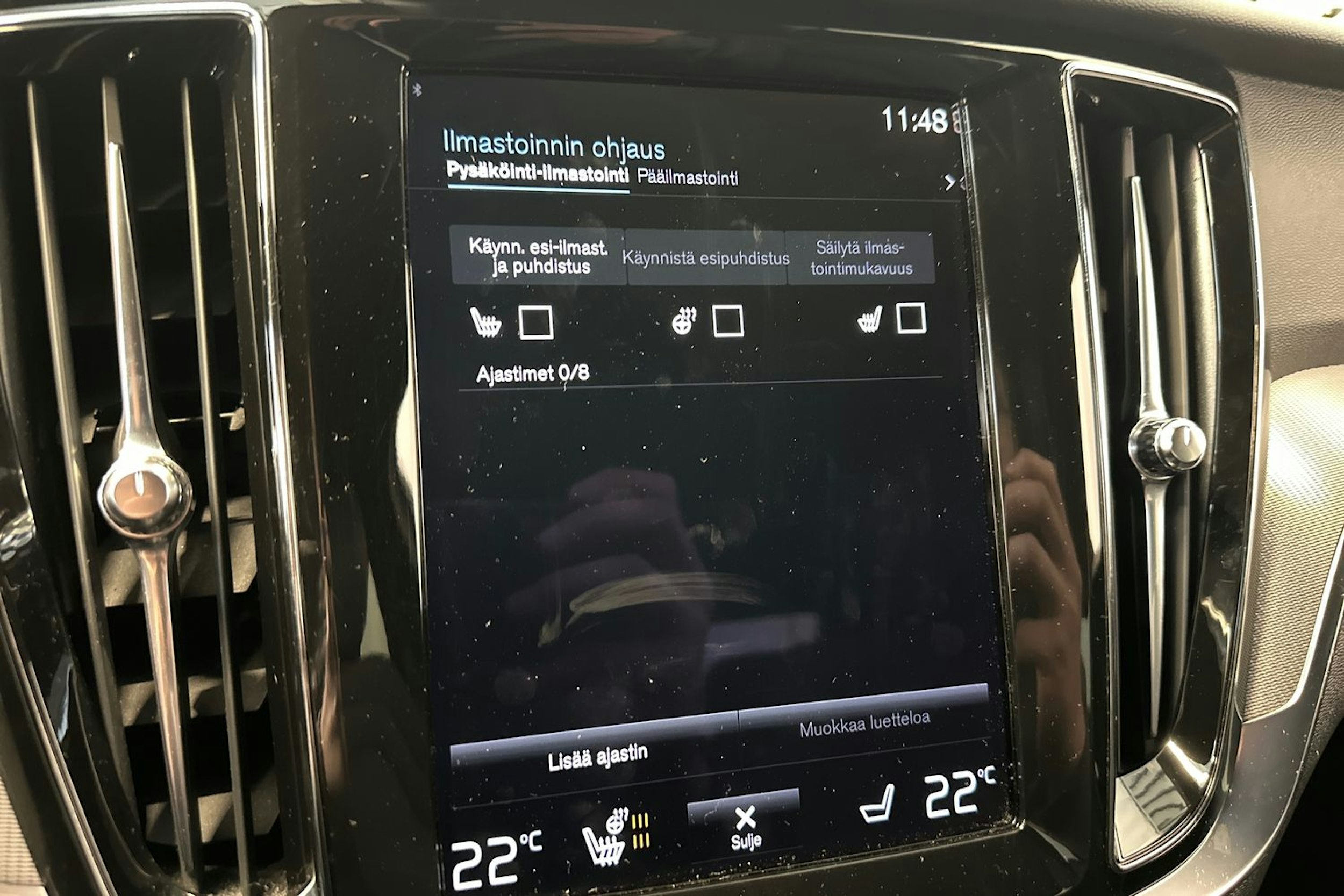 musta Volvo S60 2021 kuva 24.