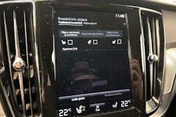musta Volvo S60 2021 kuva 24.