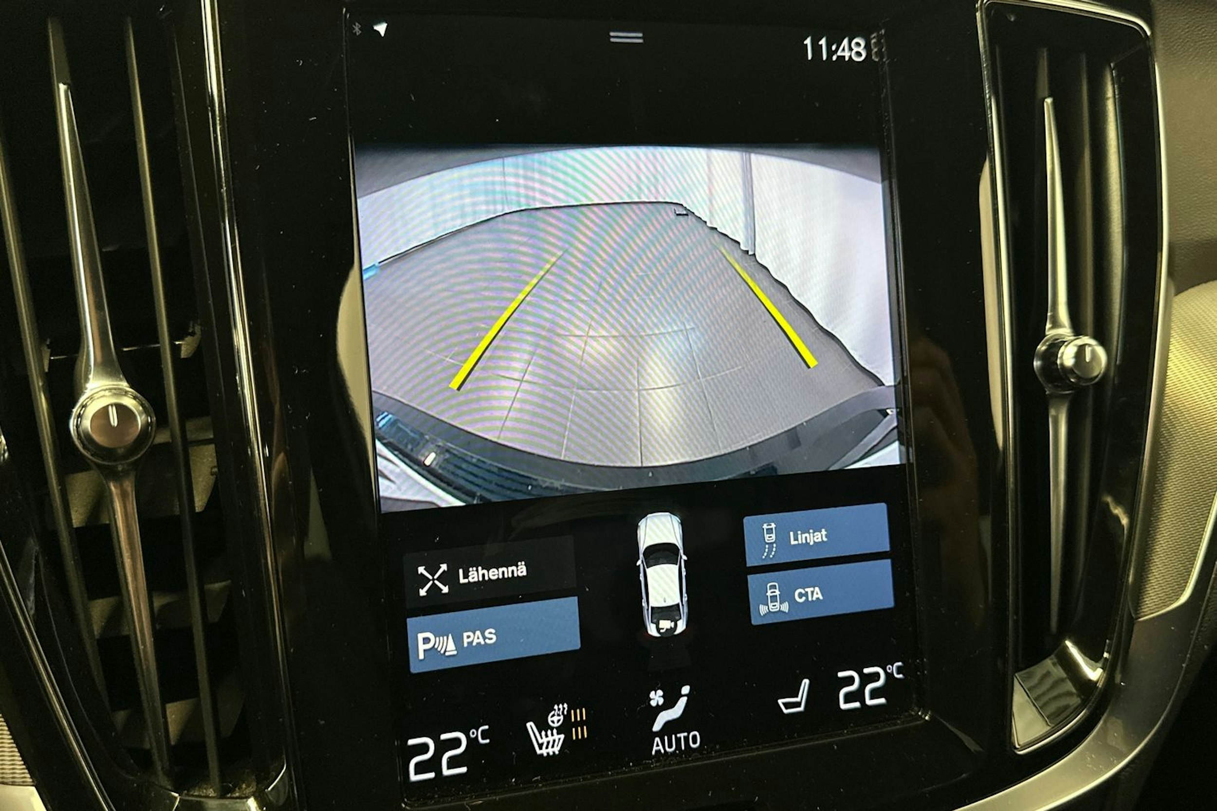 musta Volvo S60 2021 kuva 25.