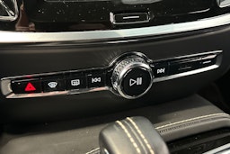 musta Volvo S60 2021 kuva 26.