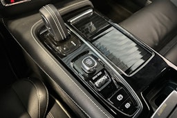 musta Volvo S60 2021 kuva 27.