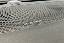 musta Volvo S60 2021 kuva 28.