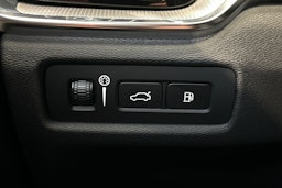 musta Volvo S60 2021 kuva 32.