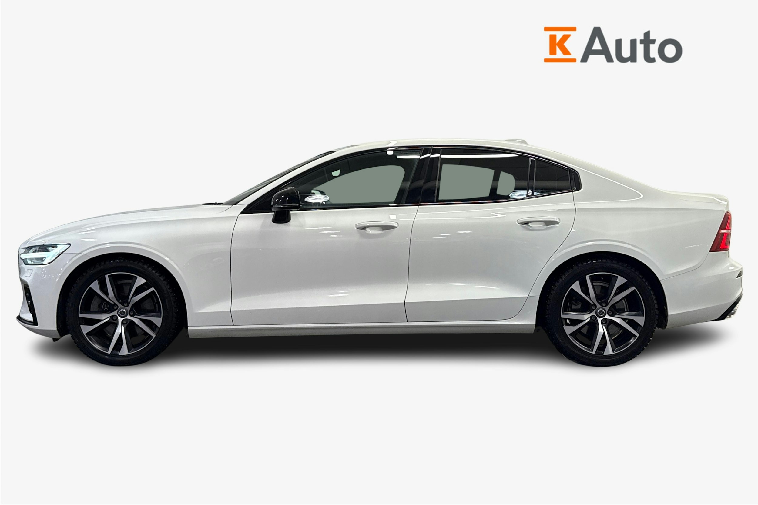 valkoinen Volvo S60 2021 kuva 6.