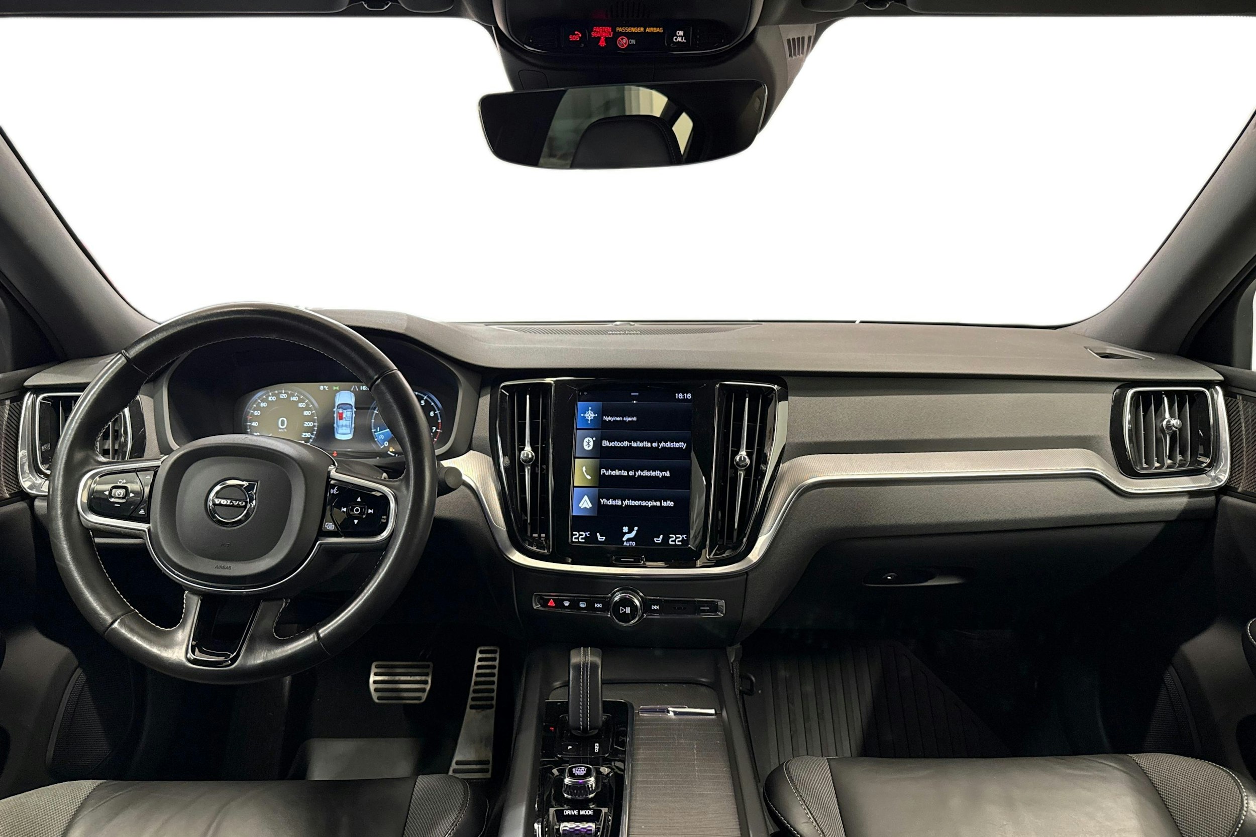 valkoinen Volvo S60 2021 kuva 9.