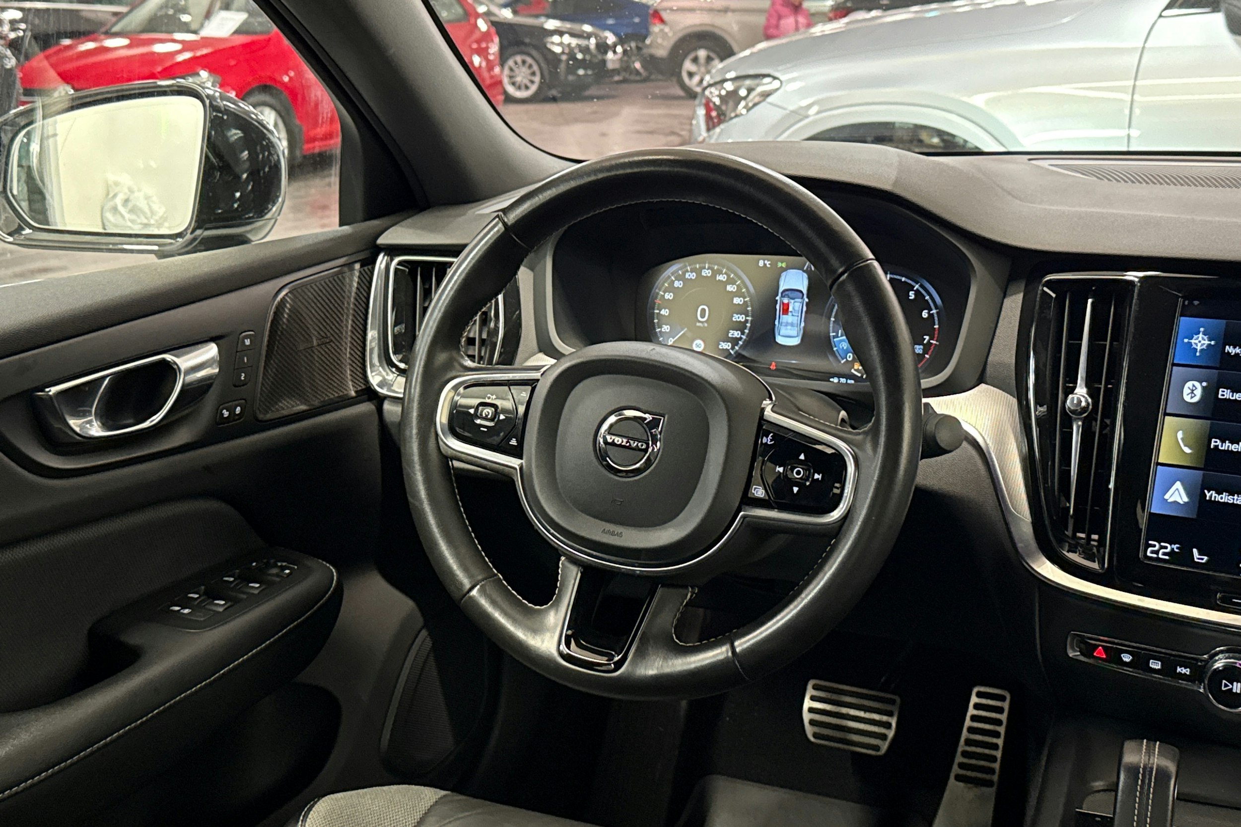 valkoinen Volvo S60 2021 kuva 14.