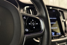 valkoinen Volvo S60 2021 kuva 17.