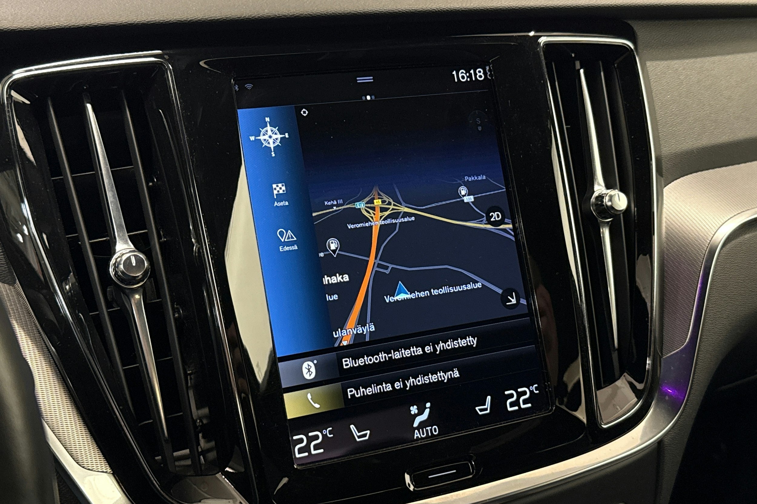 valkoinen Volvo S60 2021 kuva 18.