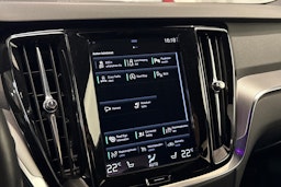 valkoinen Volvo S60 2021 kuva 19.