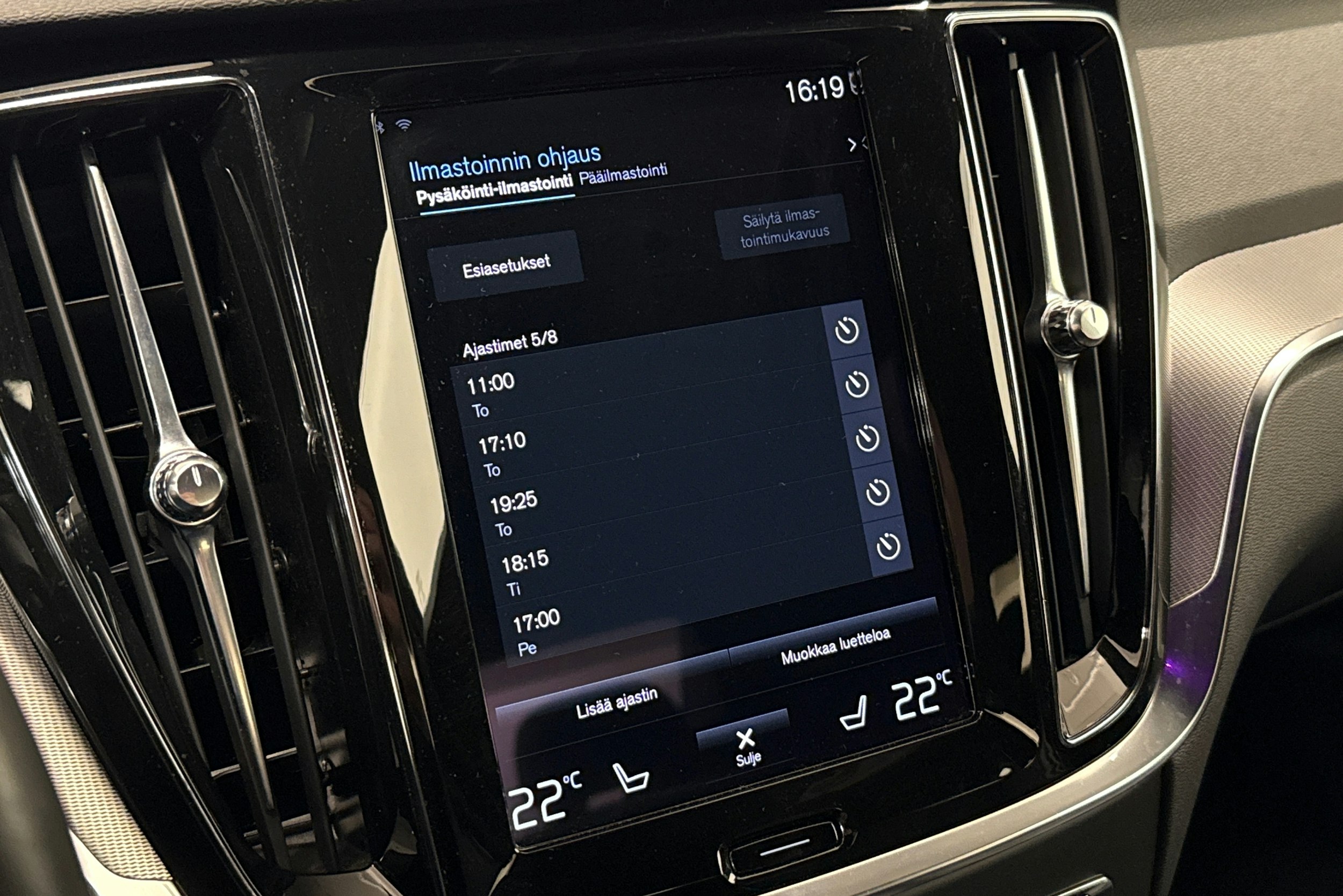 valkoinen Volvo S60 2021 kuva 22.